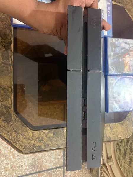 PS4 with console and 4 games cd 4