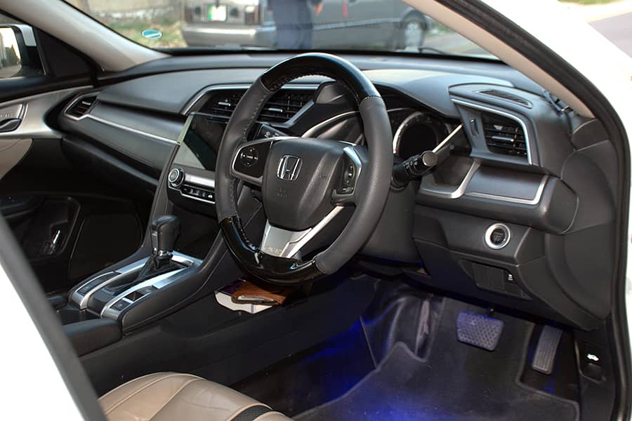 Honda Civic Oriel 1.8 i-VTEC CVT 2017 9