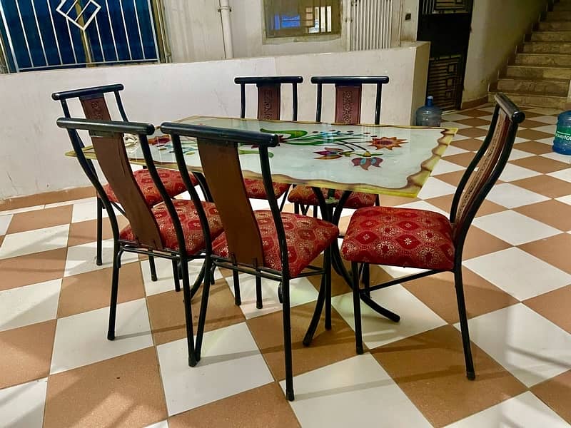 6 Seater Dinning Table In Clean and Good Condition. 2