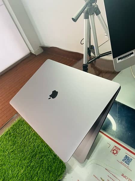 Apple MacBook Pro 2019 Core i9 16/512SSD 15.4 inch Best For Editing 0