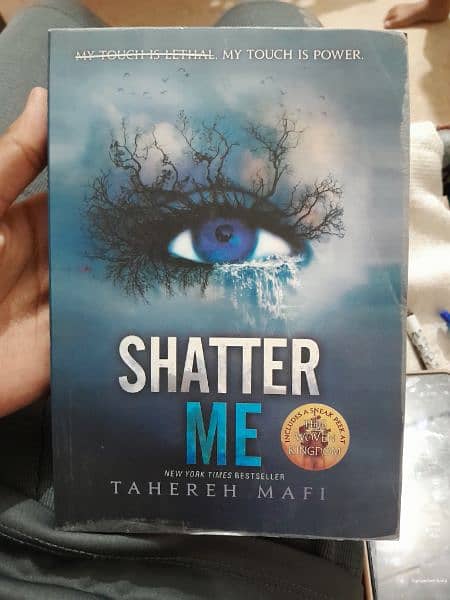 SHATTER ME full series  "NEW YORK TIMES BEST SELLING BOOK SERIES" 1