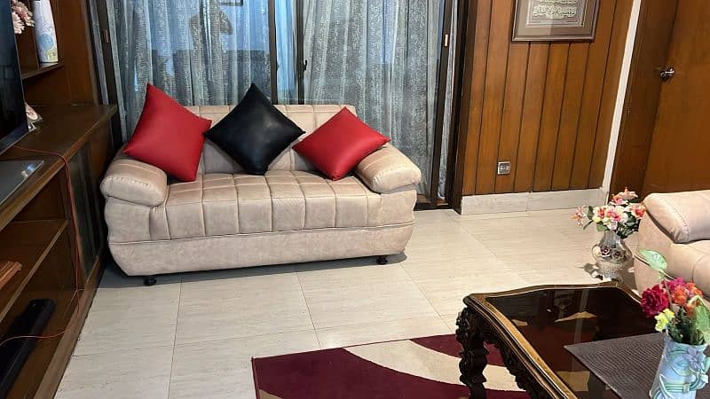 urgent sale sofa set neat & clean 1