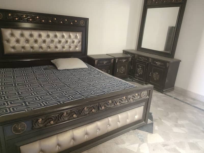 king size bed for sale with sidetables and mattress + Dressing 0