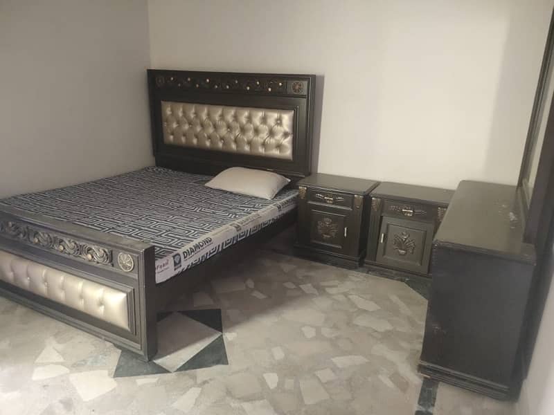 king size bed for sale with sidetables and mattress + Dressing 1