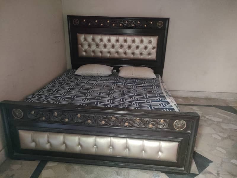 king size bed for sale with sidetables and mattress + Dressing 3