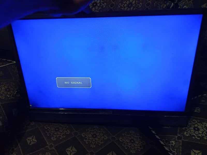 SAMSUNG LED LCD SCREEN TV FOR SALE WITH REMOTE 0