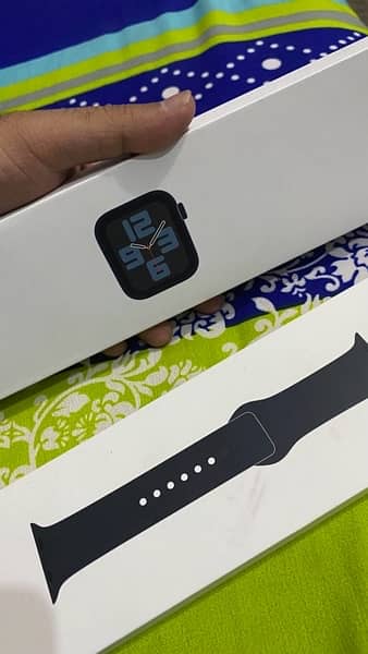 Apple watch series SE second generation. 4