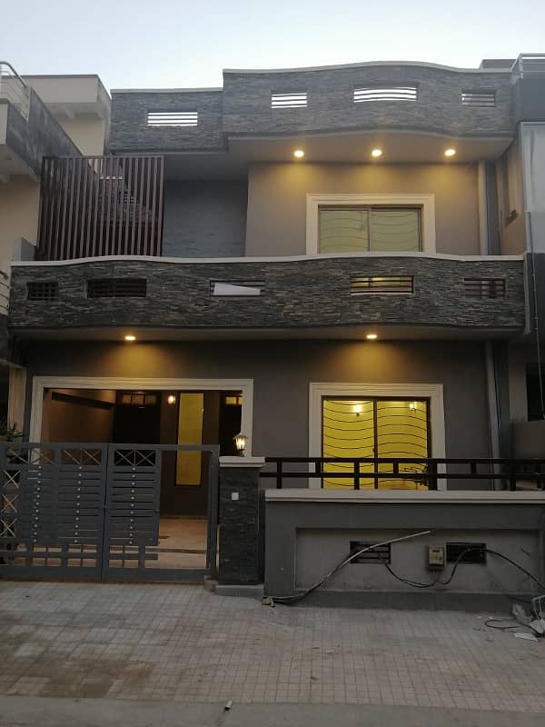 E-11 triple store 5 Bedroom House Available For Rent. 0
