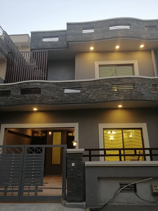 E-11 triple store 5 Bedroom House Available For Rent. 7