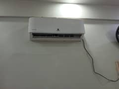 mzee (Daikin ) 1 Ton split express cooll air conditioner