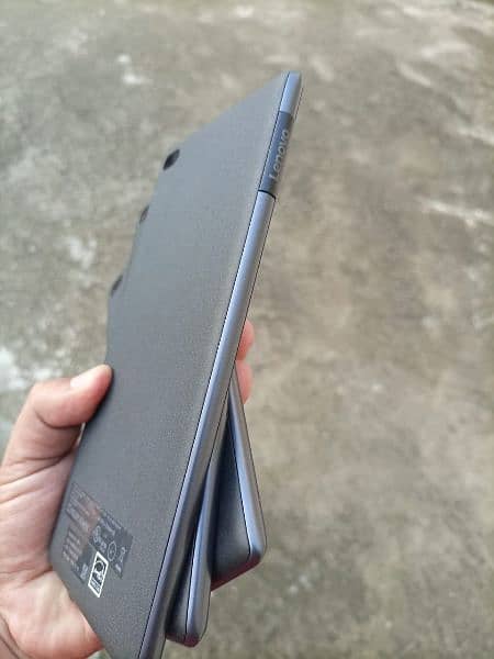 Lenovo Tab
1GB 16GB 8