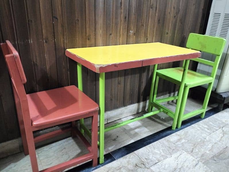 Table with 2 chairs for kids study 0