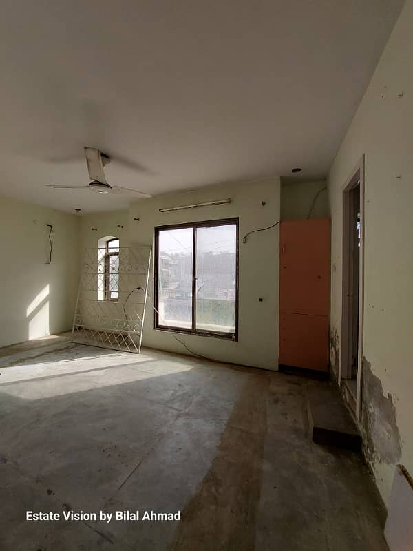 7 Marla complete separate portion with 6 bedroom 6 bathroom kitchen garage near Madina park 2
