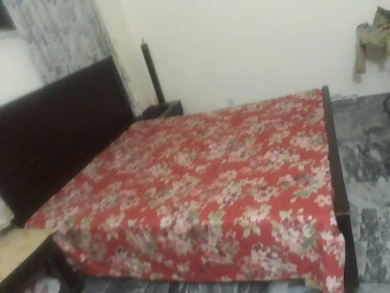 king size  bed  WITH MATTRESS 0