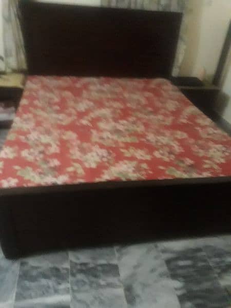 king size  bed  WITH MATTRESS 1