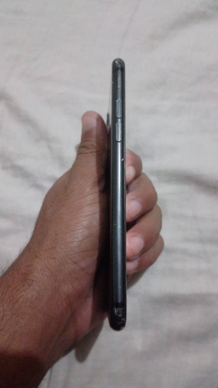 iphone 7 black colour 128GB 1