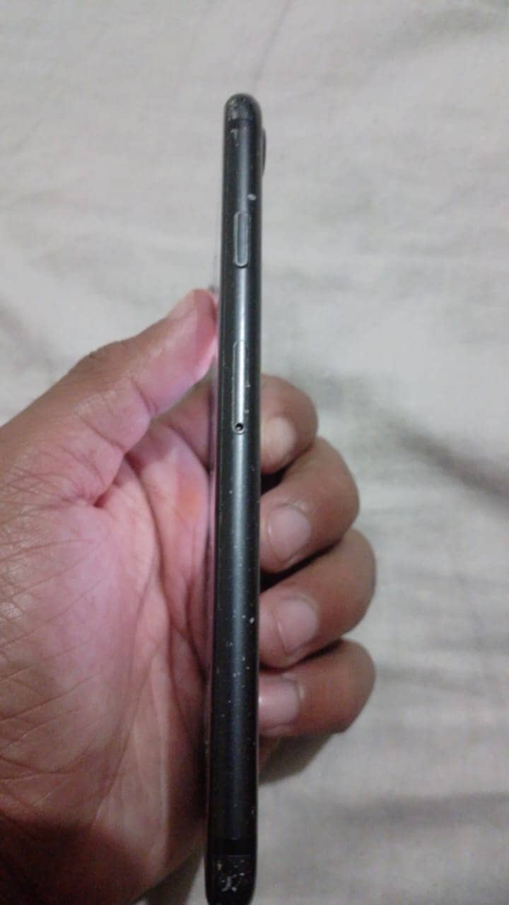 iphone 7 black colour 128GB 3
