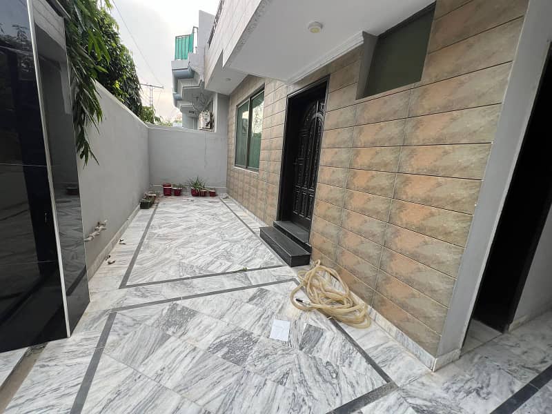 10 MARLA DOUBLE-STOREY HOUSE AVAILABLE FOR RENT IN JOHAR TOWN 0