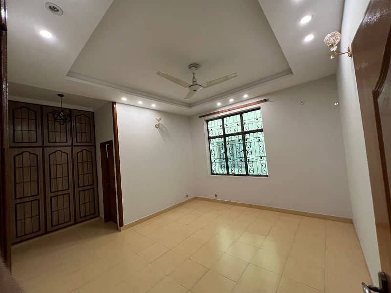 10 MARLA DOUBLE-STOREY HOUSE AVAILABLE FOR RENT IN JOHAR TOWN 5