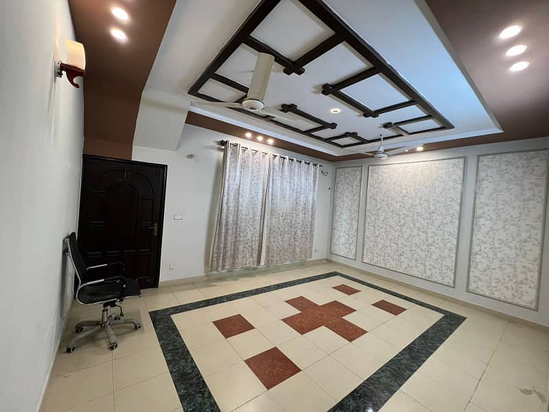 10 MARLA DOUBLE-STOREY HOUSE AVAILABLE FOR RENT IN JOHAR TOWN 7