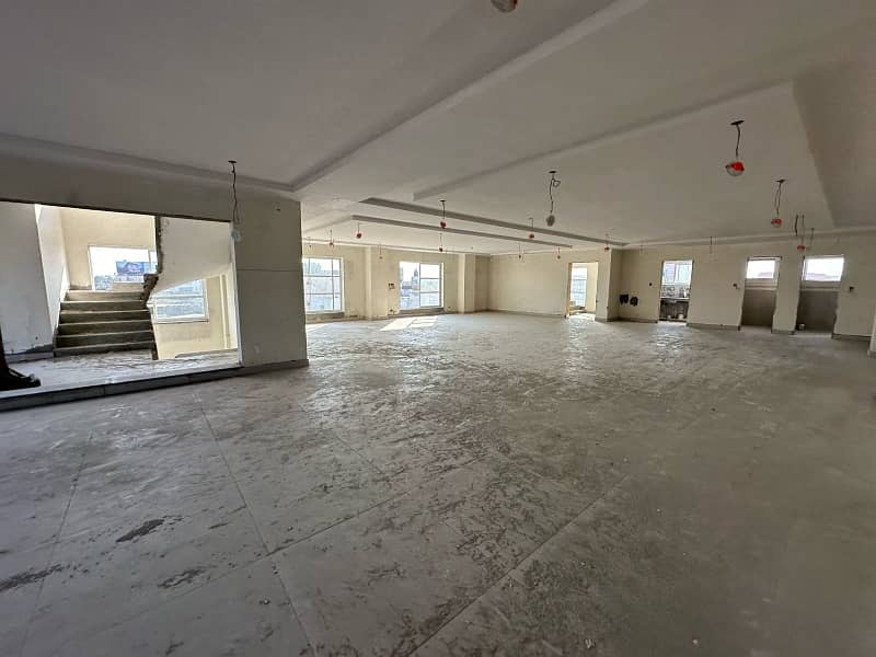 1 Kanal Commercial Hall Available For Office 1