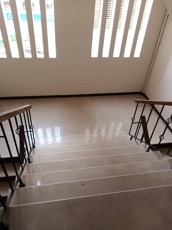 Apartment for rent 3bed rooms 2nd floor lift car parking 6