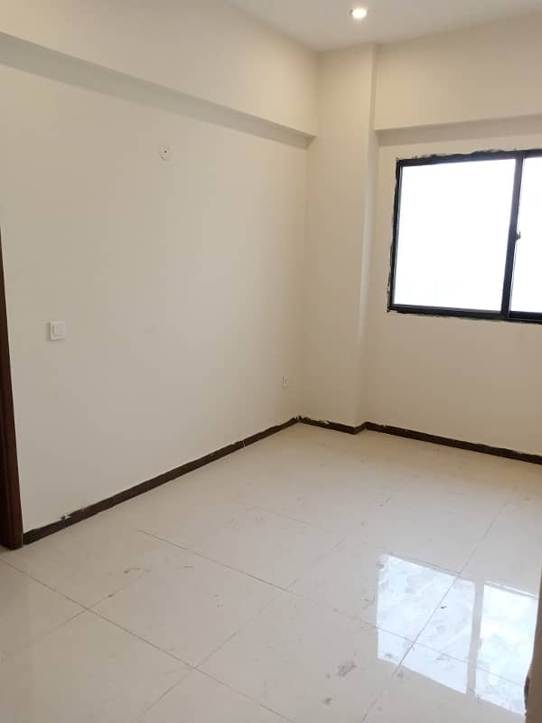 Apartment for rent 3bed rooms 2nd floor lift car parking 9
