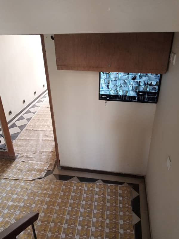 Apartment for rent 3bed rooms 2nd floor lift car parking 11