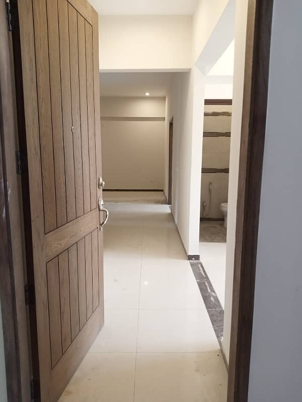 Apartment for rent 3bed rooms 2nd floor lift car parking 16