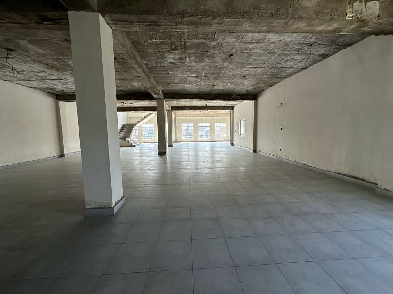 1 Kanal Building Available For Rent 11