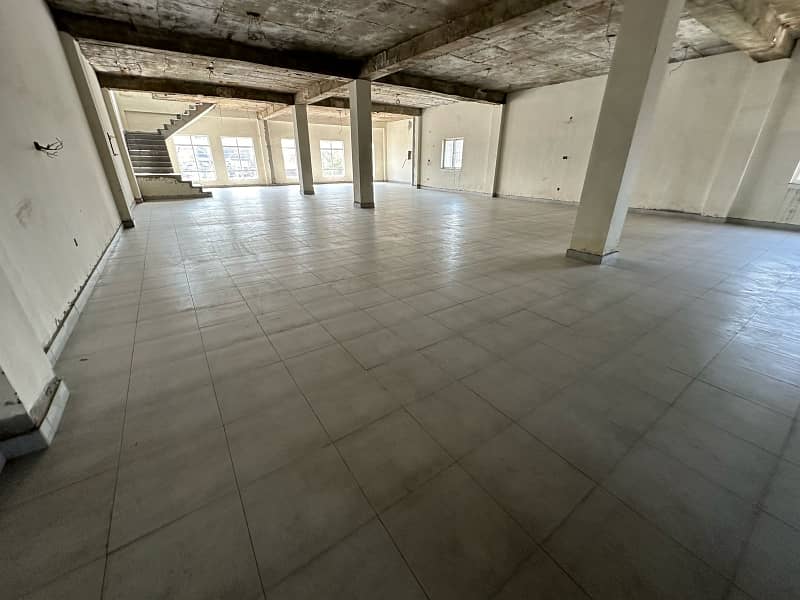 1 Kanal Building Available For Rent 14