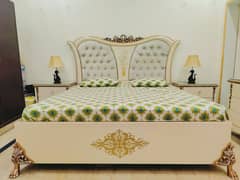 Complete bed set with dressing and setti