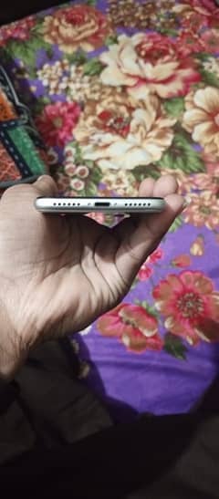 iPhone 8 official pta approved 0