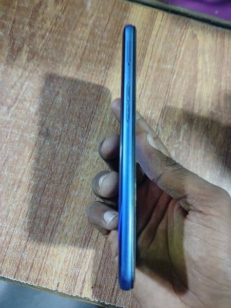 realme 6 mobile 4/128 with original charger and box in 9/10 condition 0