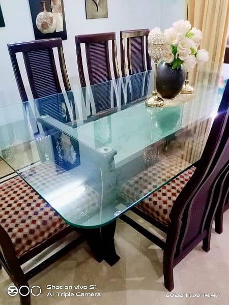 8 Seater Dinning Table is for Sale 2