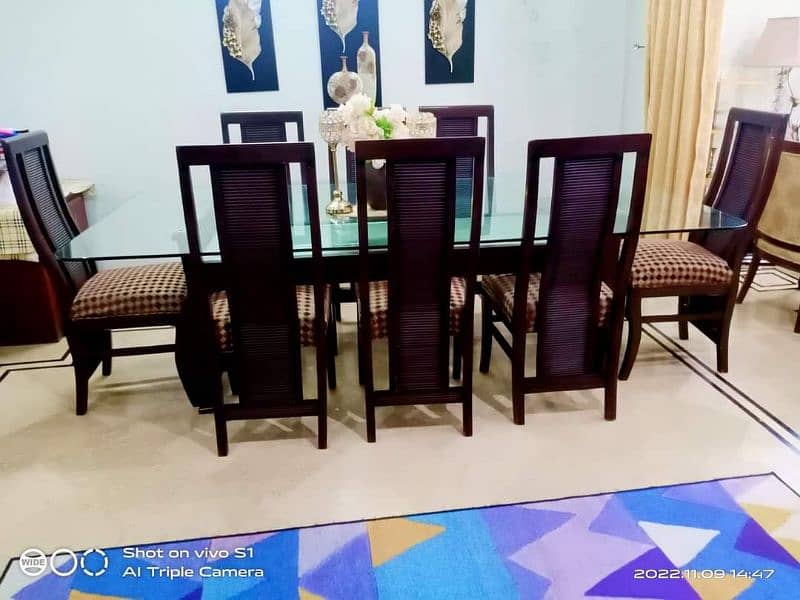 8 Seater Dinning Table is for Sale 3