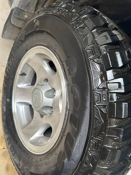 265/75/16 jeep tyre 1