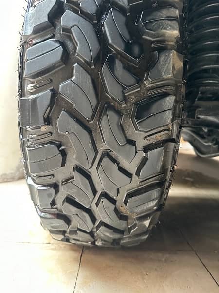 265/75/16 jeep tyre 2