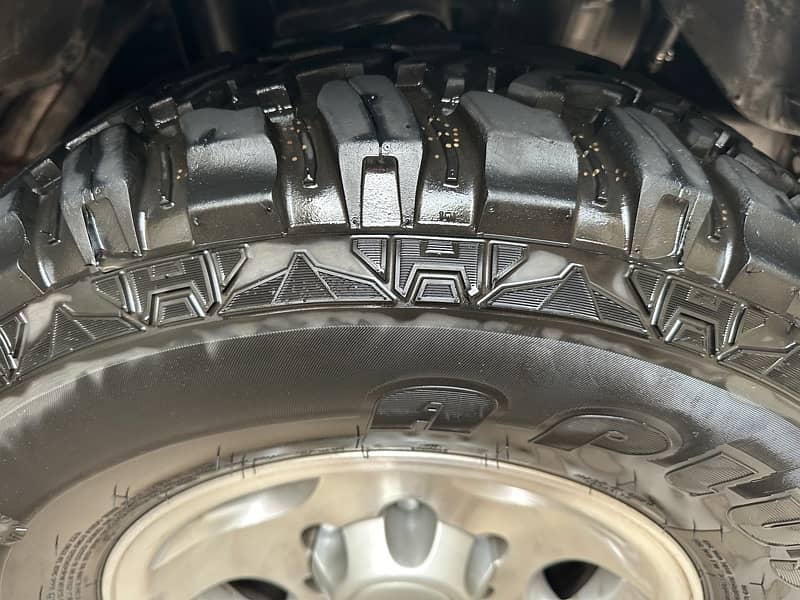 265/75/16 jeep tyre 5