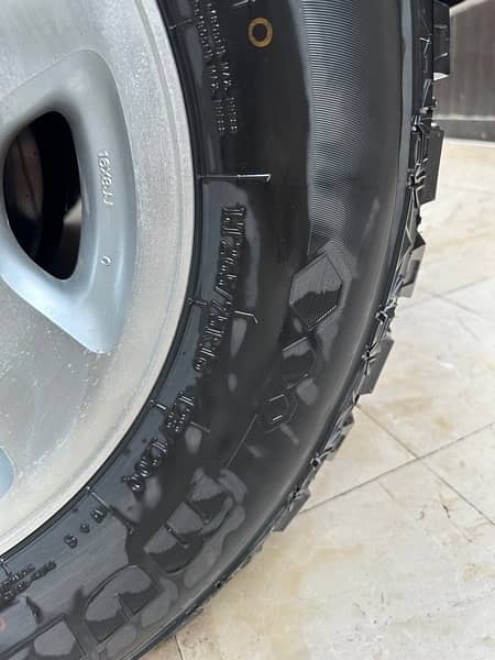 265/75/16 jeep tyre 6