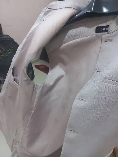Diners Off White Beige Color West Coat For Sell Only One Time Used 3