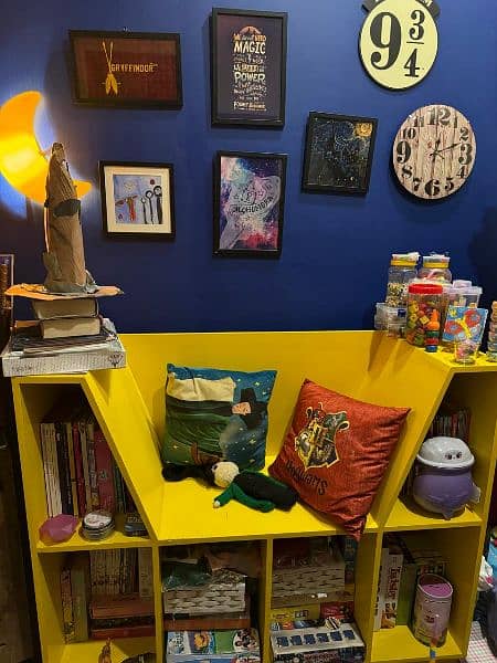 Kids toy and books shelf 0