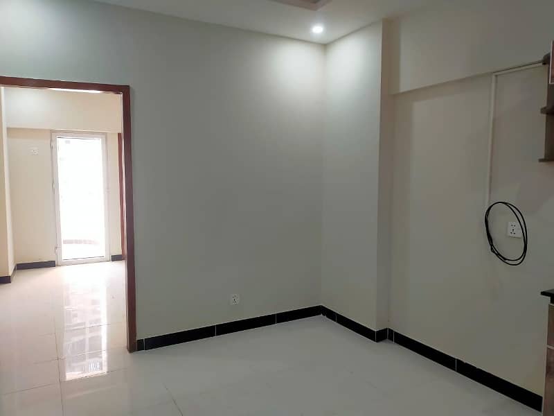2 bedroom unfurnished apartment Available for Rent in capital Residencia 1