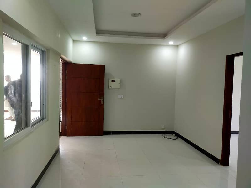 2 bedroom unfurnished apartment Available for Rent in capital Residencia 6