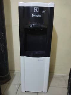 Electrolux Water Dispenser Cold & Hot with Refrigerator just like new