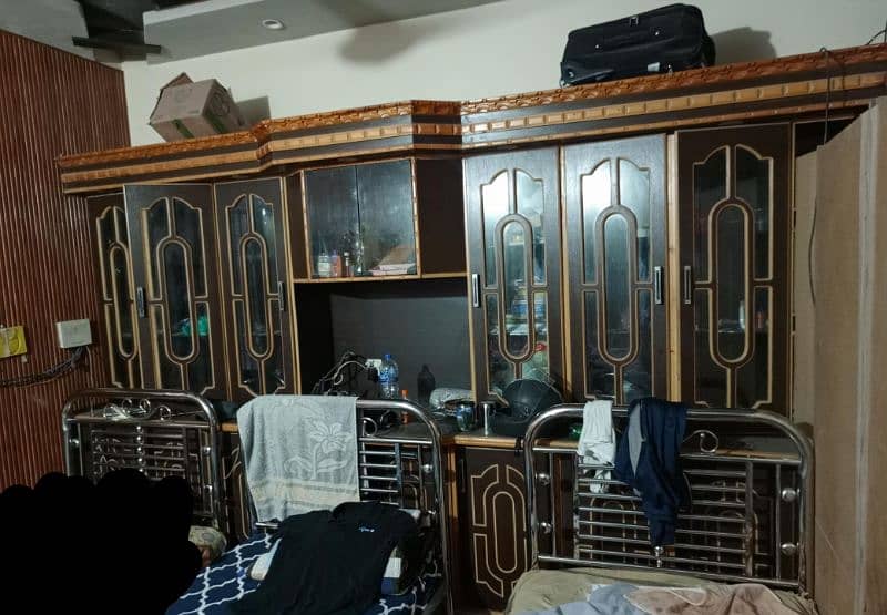 ShowCase in best wood, good condition for urgent sale 0