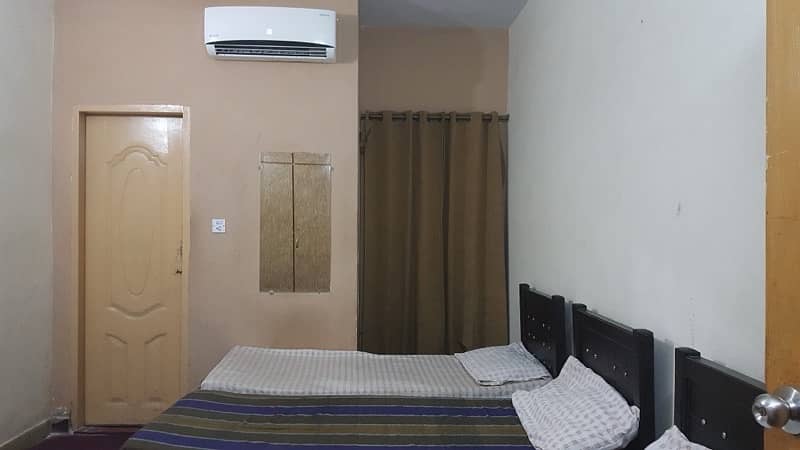 Boys Hostel   in johar town lahore sharing rooms seats per day stay 4