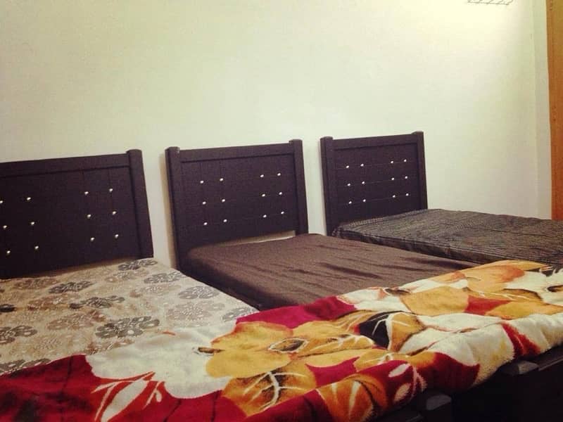 Boys Hostel   in johar town lahore sharing rooms seats per day stay 15