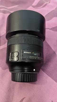 Nikon 85mm 1.5 with Box