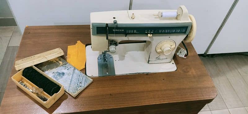 Professional Singer Discmatic Sewing machine 0